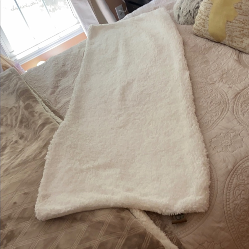 UGG body pillow sham🐑